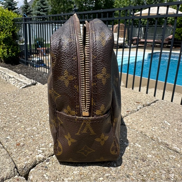 Louis Vuitton Monogram Trousse Toilette 28 - Picture 4 of 14